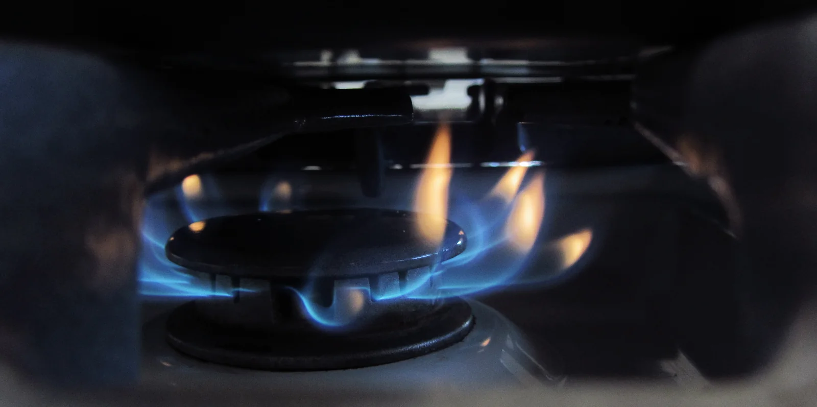 Gas burner flame | Del Lago range repair Blue flame around a household gas-cooktop burner
